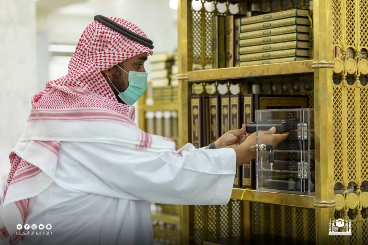 تزويد المسجد الحرام بـ40 ألف مصحف - الصورة من موقع رئاسة شؤون الحرمين