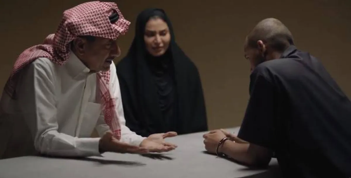 مشهد من مسلسل " العاصوف " بين ناصر القصبي وابنه - لقطة شاشة من mbc