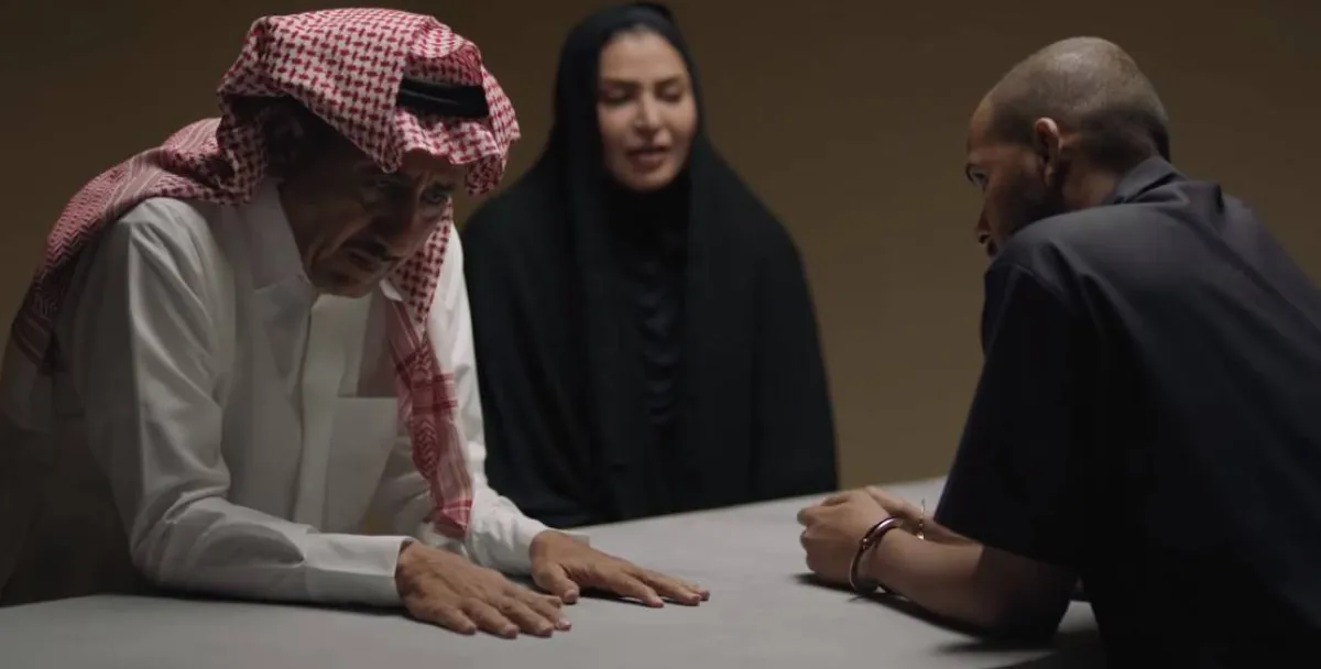 مشهد من مسلسل " العاصوف " بين ناصر القصبي وابنه - لقطة شاشة من mbc