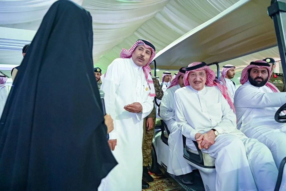 أمير جازان ونائبه في معرض الجهات الحكومية المشاركة بمهرجان الحريد