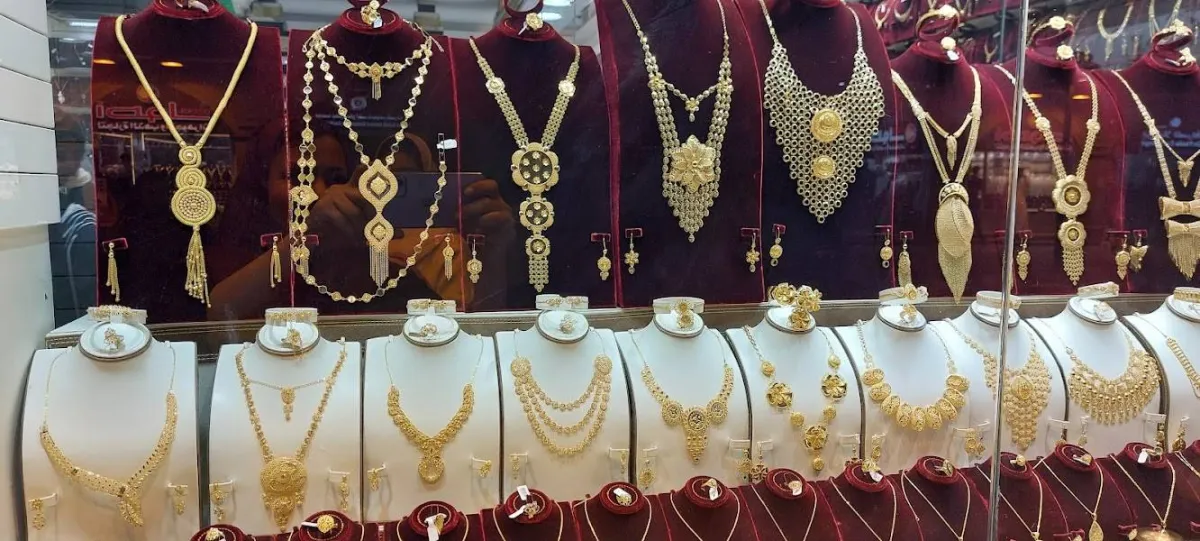 اطقم من الذهب الخالص- تصوير خاص من المحررة