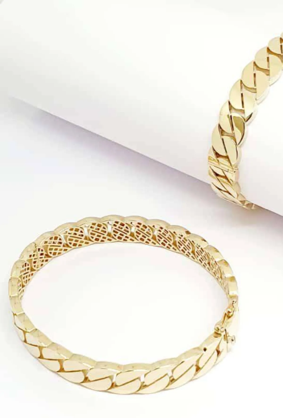 اساور ذهبية