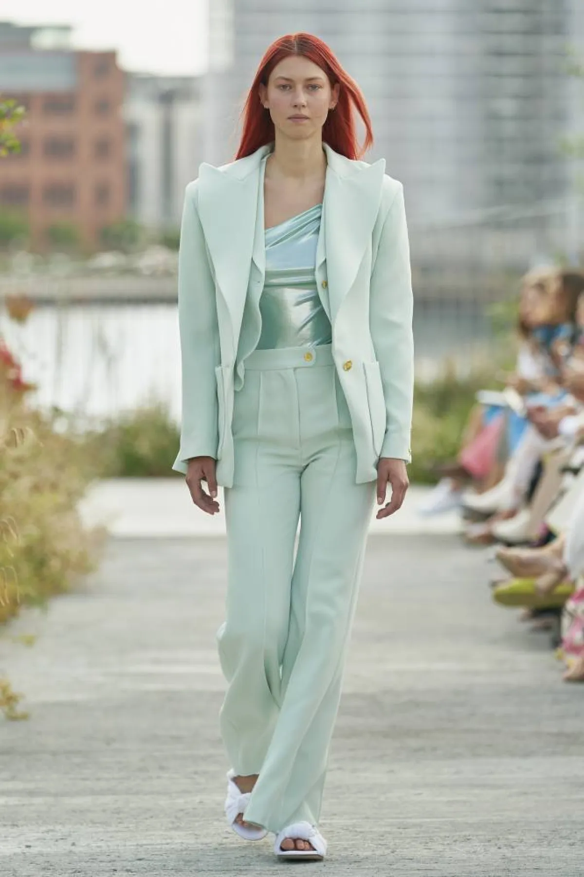 ألوان الباستيل في مجموعات صيف 2022