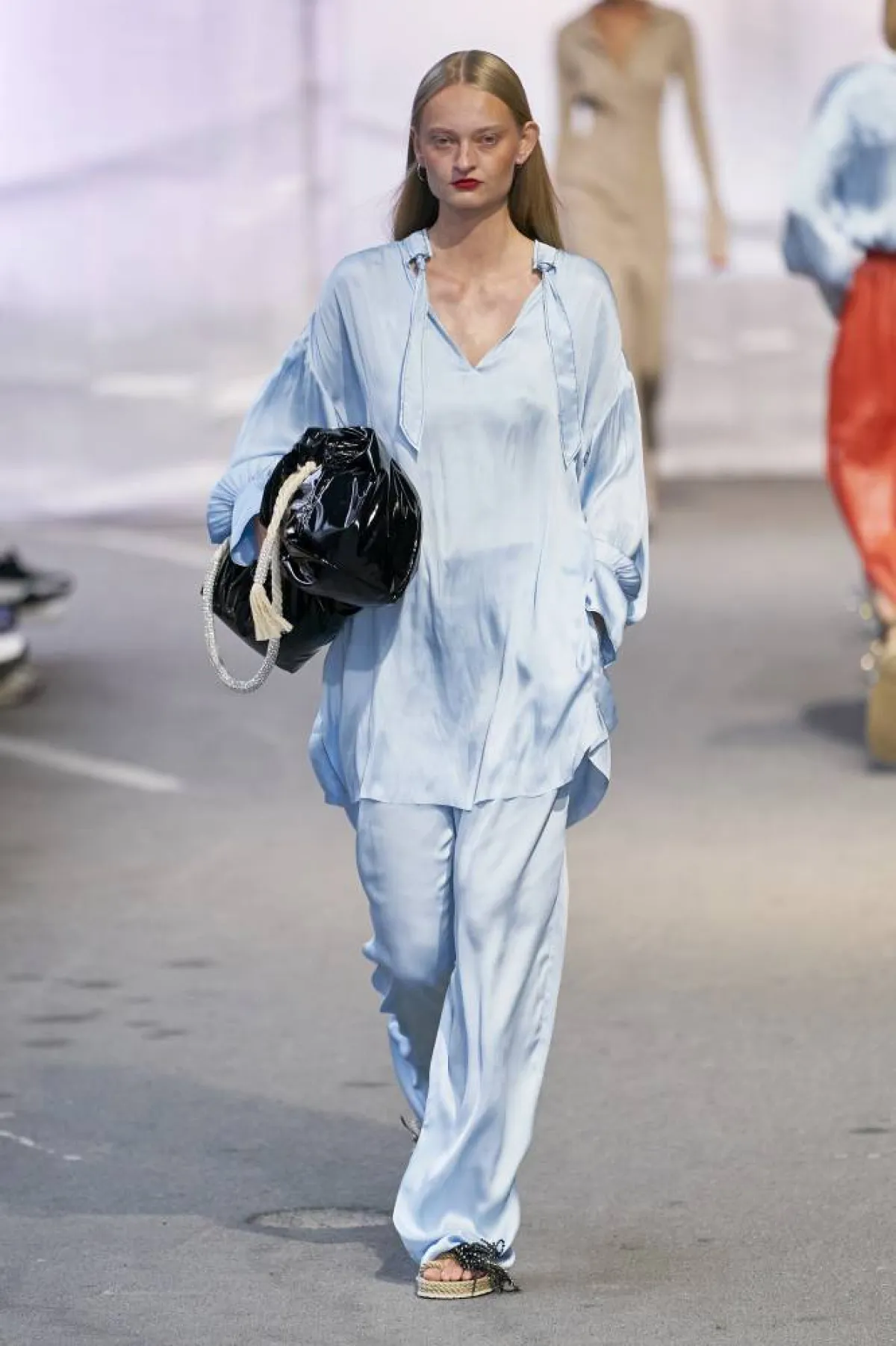 ألوان الباستيل في مجموعات صيف 2022