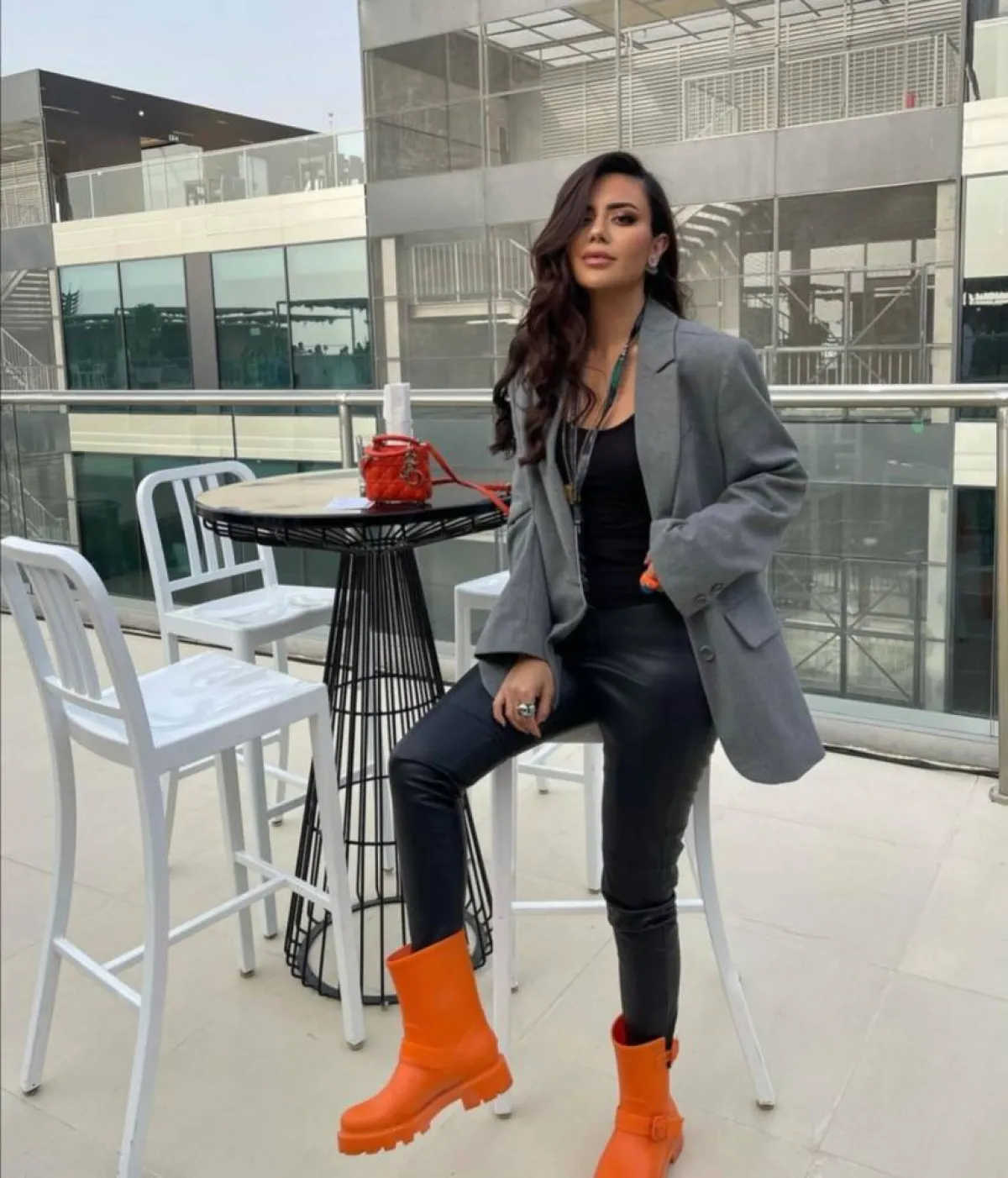 إطلالات النجمات بالبليزر