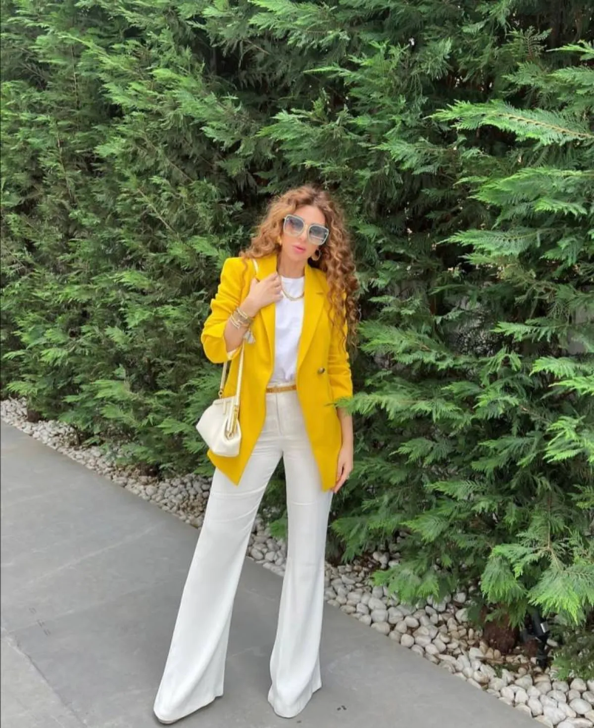 إطلالات النجمات بالبليزر