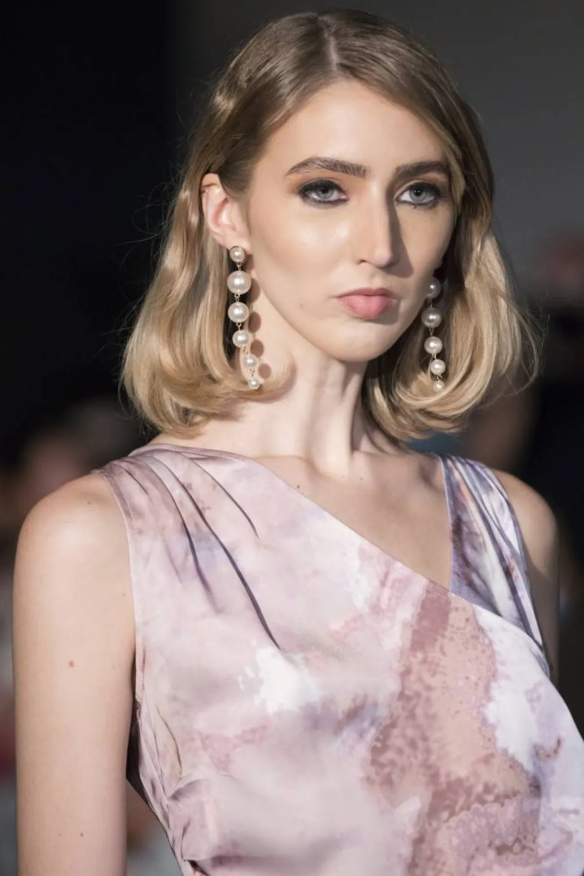 إطلالات اللؤلؤ لإطلالة أنثوية