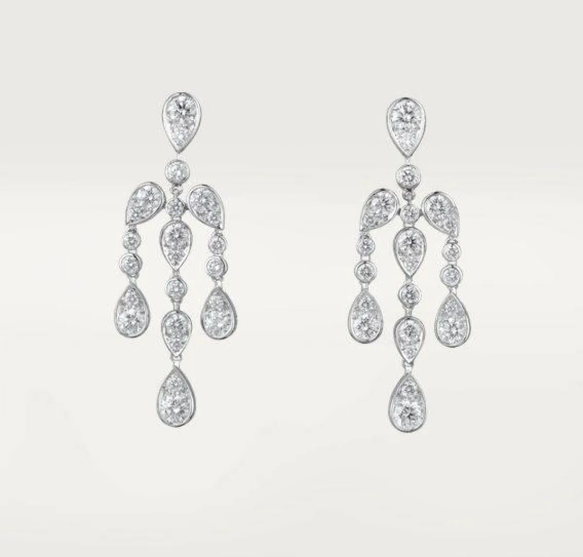 أقراط بلاتين من كارتييه  Cartier