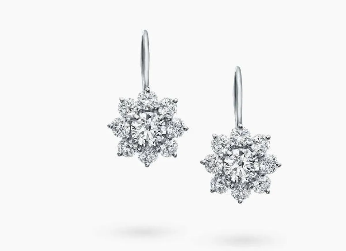 أقراط بلاتين من هاري وينستون Harry Winston