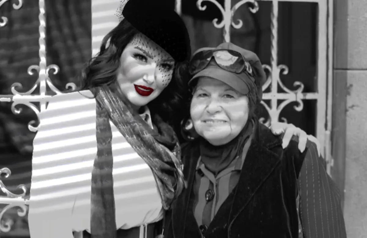 سمية الخشاب ووالدتها الراحلة - الصورة من حساب سمية على فيسبوك