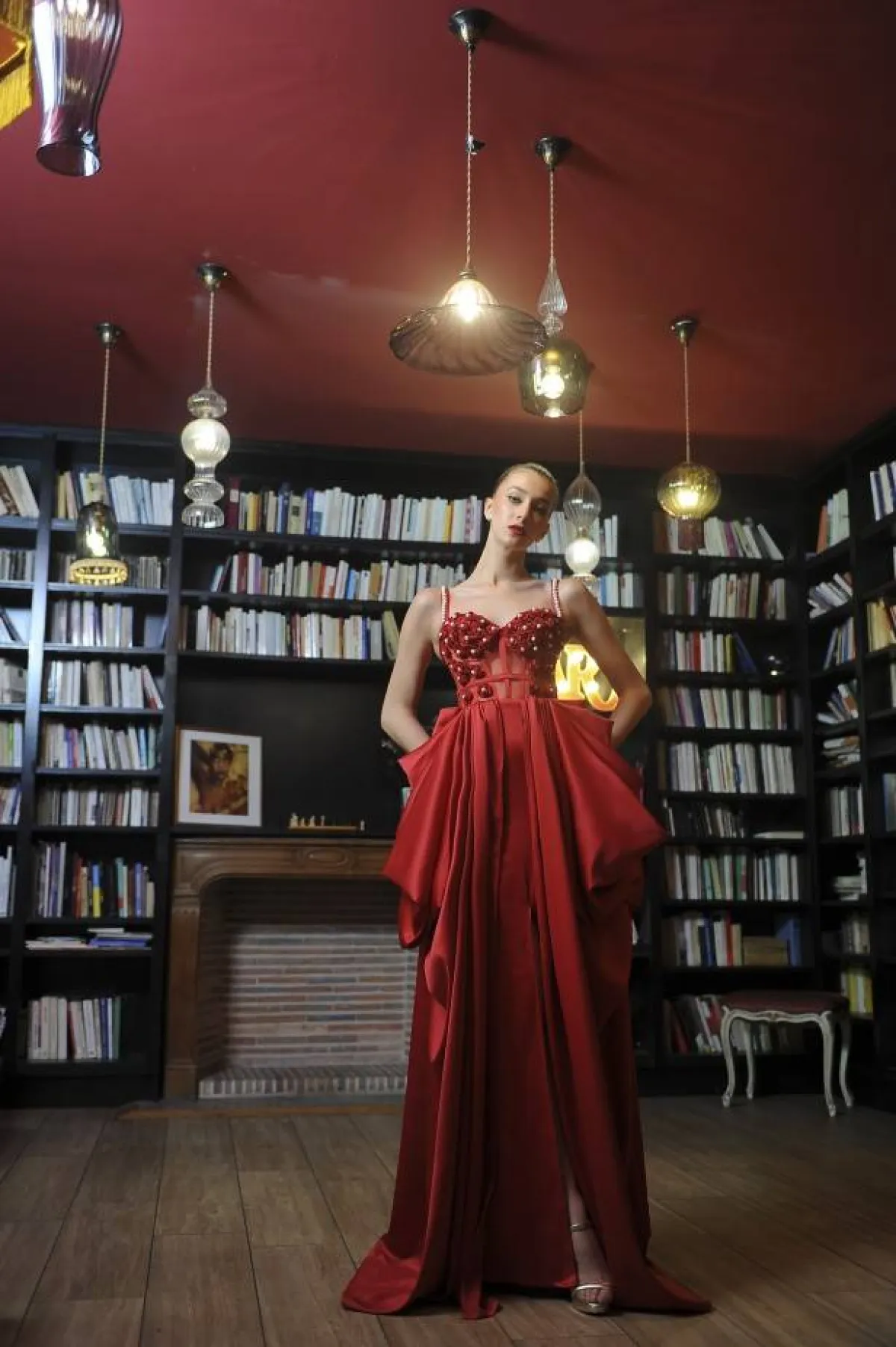 فساتين شقيقة العروس باللون الأحمر