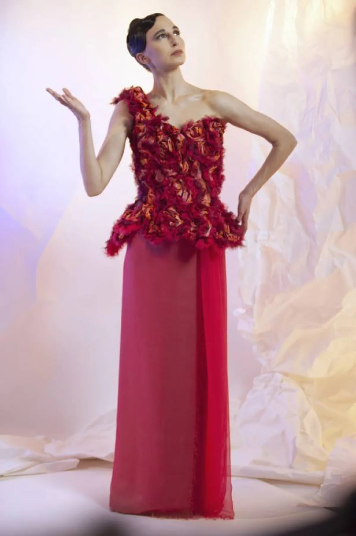 فساتين شقيقة العروس باللون الأحمر