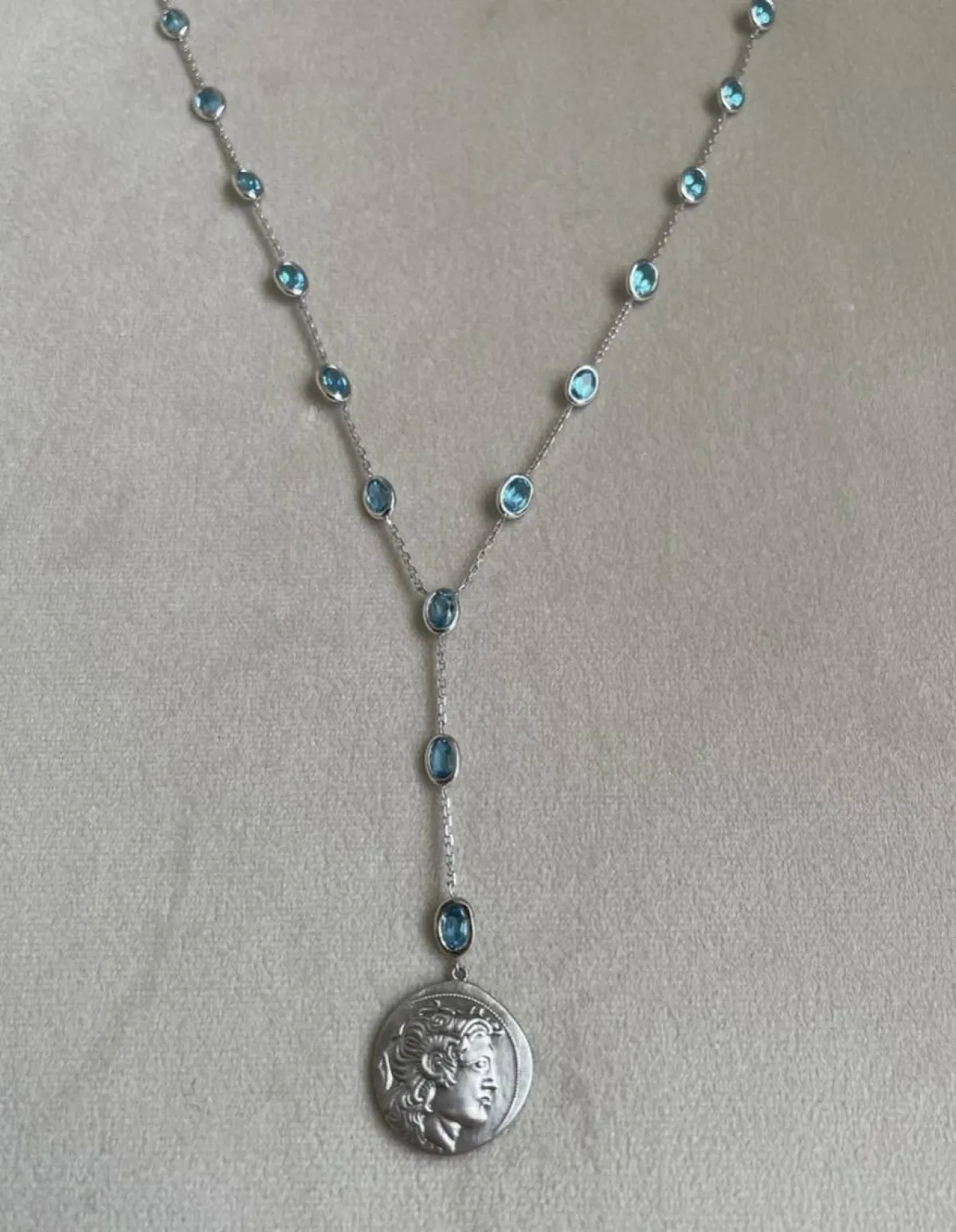 قلادة طويلة