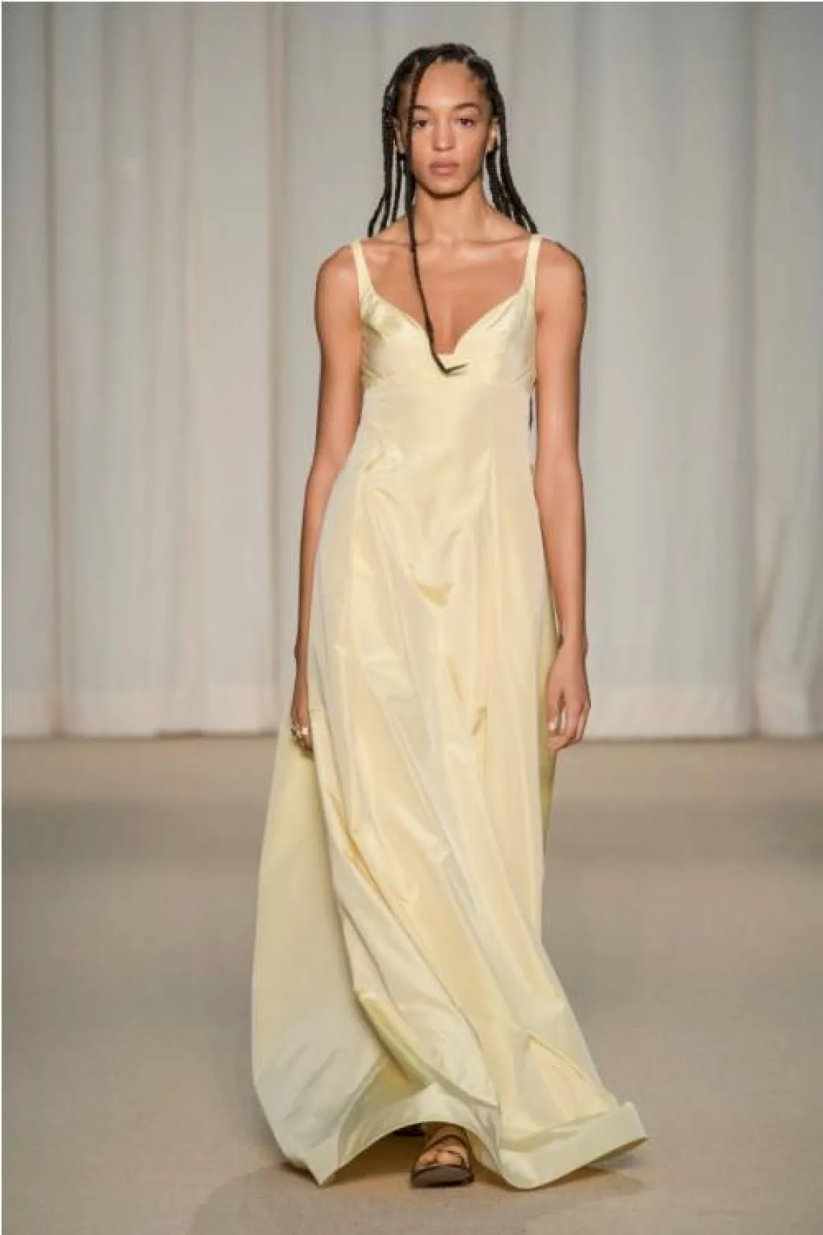 فستان واسع طويل من آدم ليبس  Adam Lippes