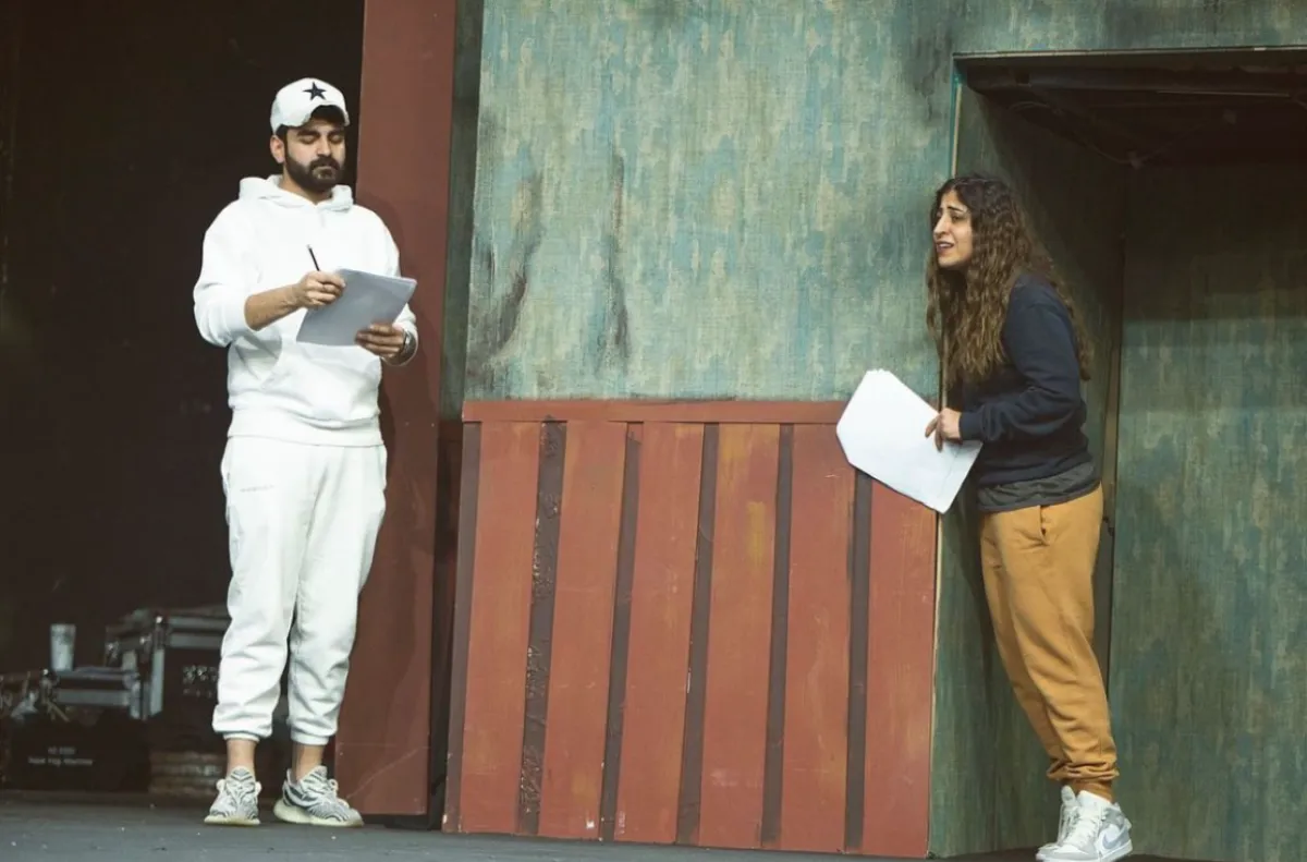 عبدالله عبدالرضا وشجون في كواليس المسرحية - الصورة من حسابه على الانستجرام