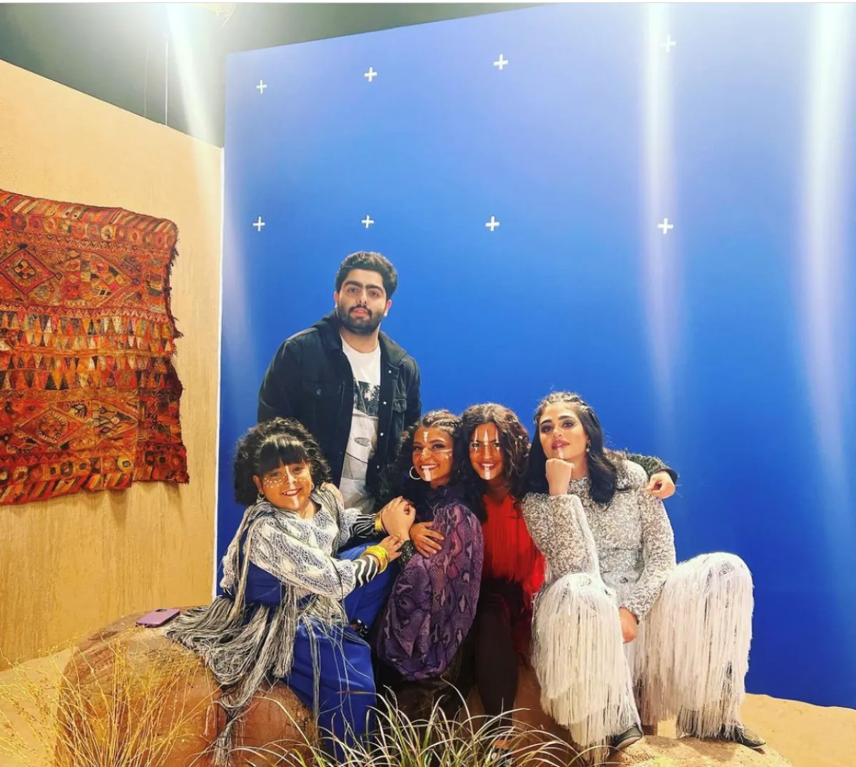 طاقم عمل المسرحية - الصورة من حساب ايمان فيصل على الانستجرام