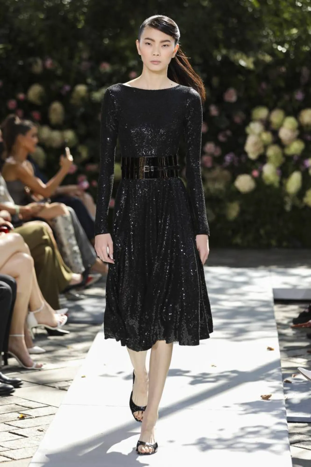 الترتر لإطلالة مشرقة في الصيف