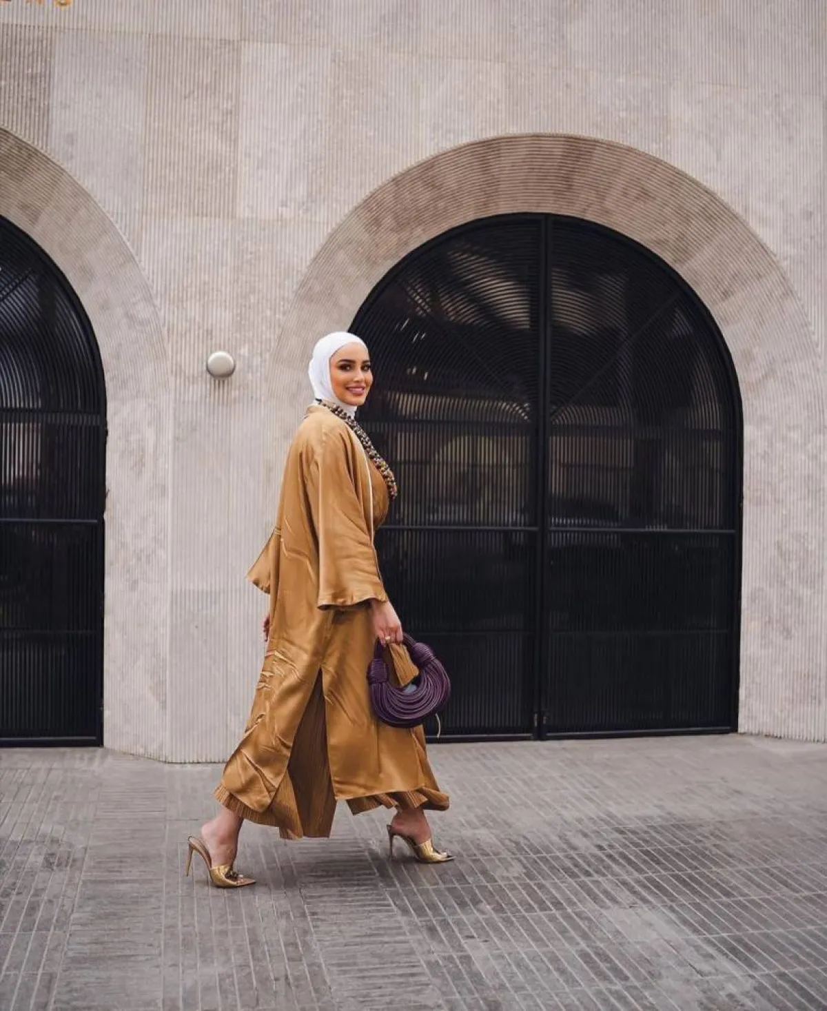 إطلالات منعشة من دلال الدوب