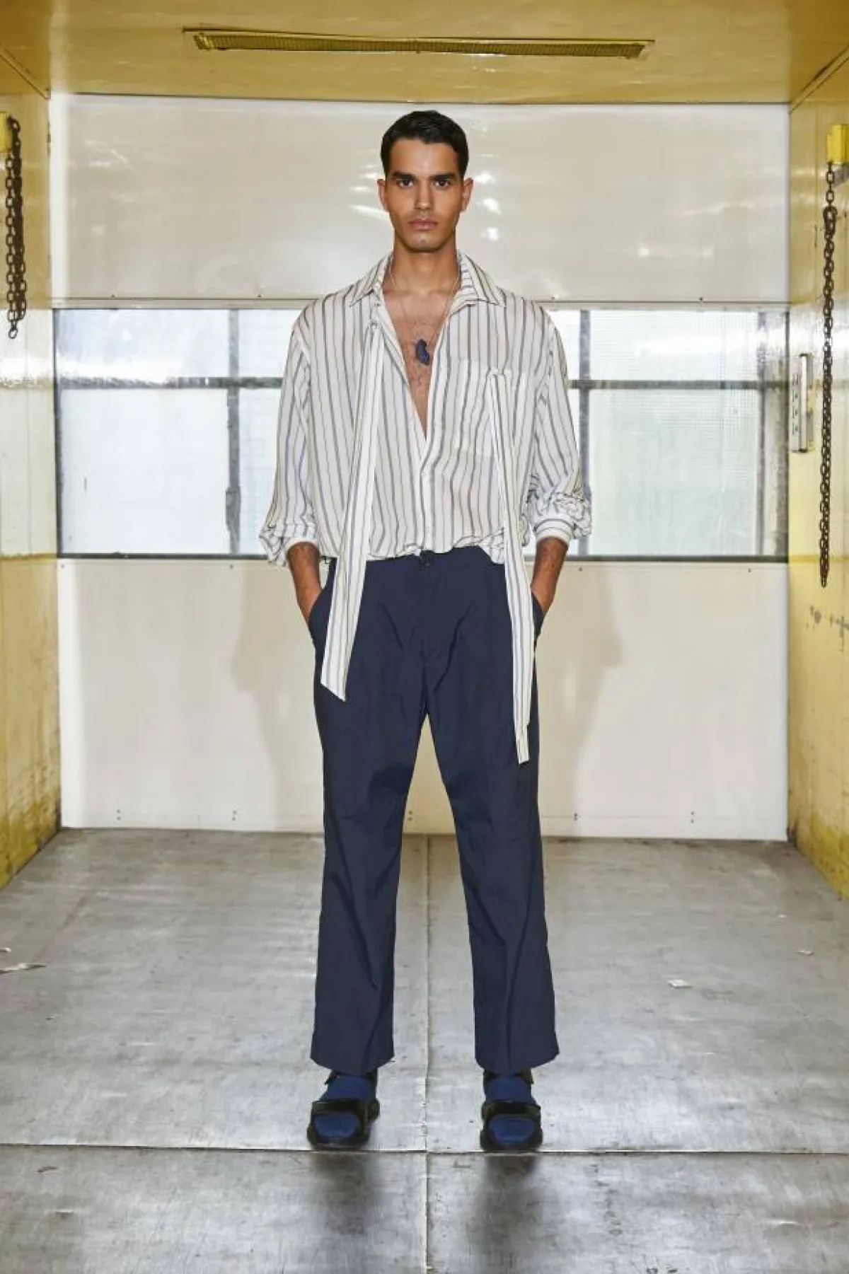 قميص فضفاض مقلم من ديفيد كاتالان David Catalan