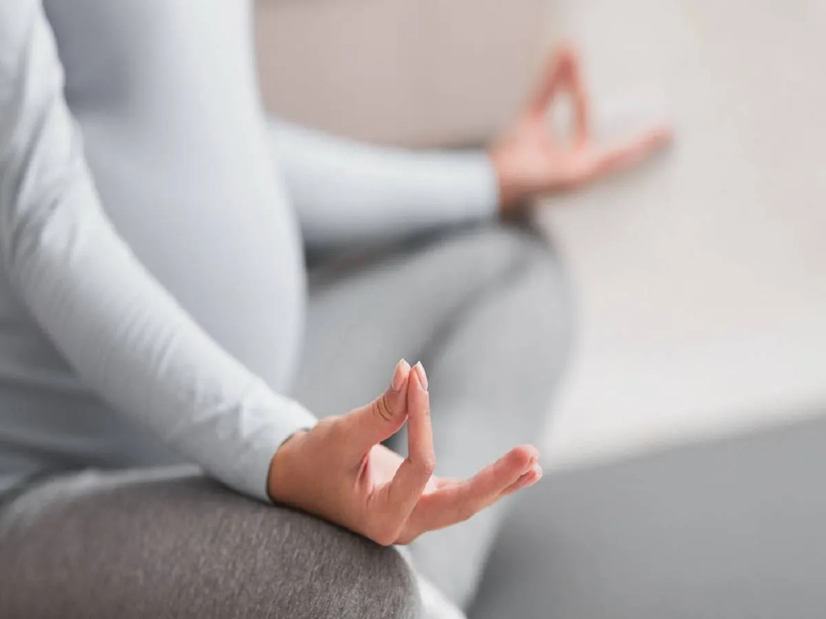 صورة لحامل تمارس اليوجا