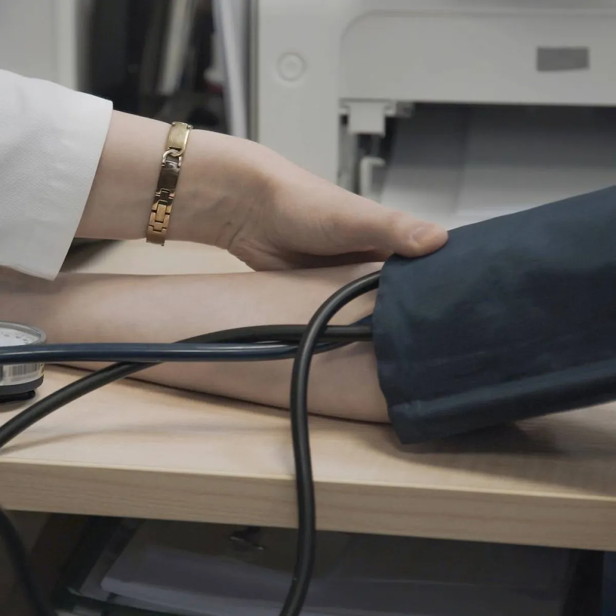 صورة لقياس ضغط الدم