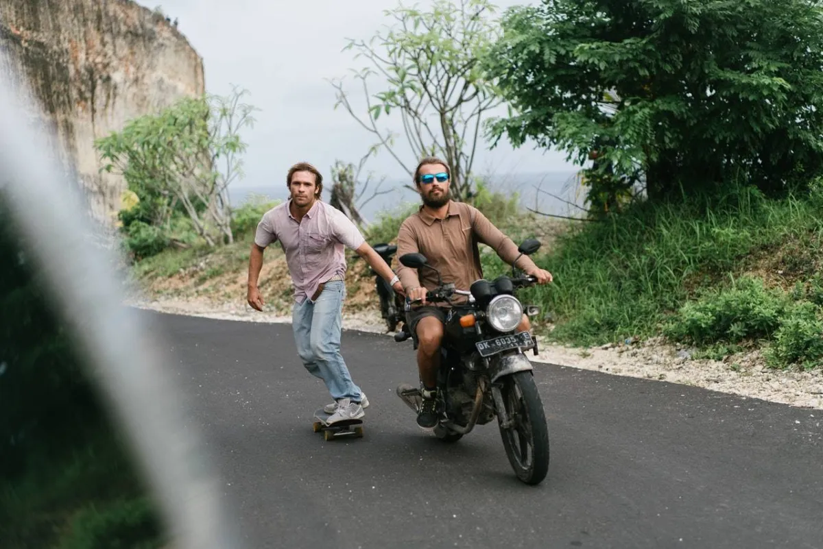 صورة لرجلين جريئين