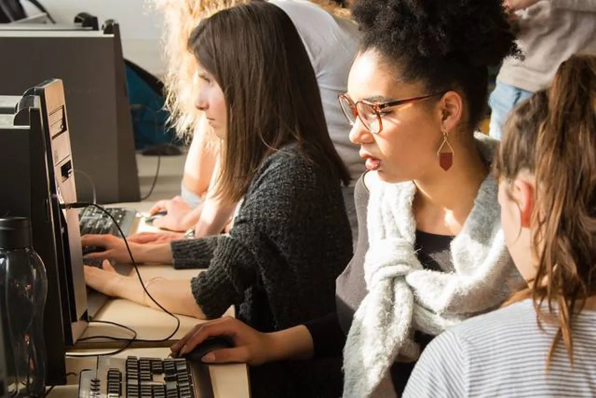 يوم الفتيات في مجال تكنولوجيا المعلومات والاتصالات- الصورة من موقع الأمم المتحدة