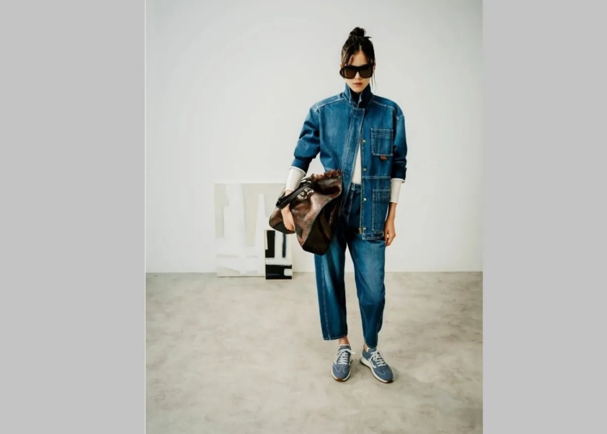 السروال الجينز بأسلوب عصري وأنيق من عروض أزياء ربيع وصيف 2022 من بالي Bally