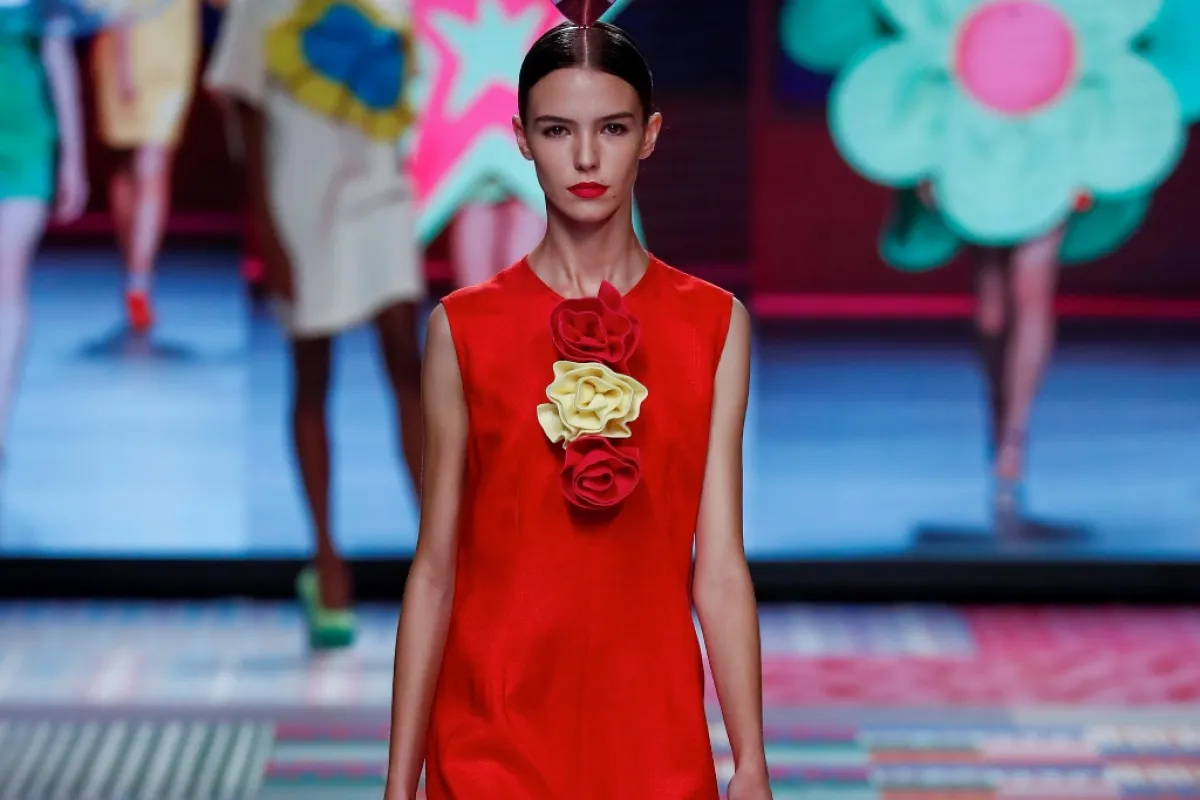 فساتين بقصّة مستقيمة للجسم النحيل من أغاثا رويز دو لا برادا  Agatha Ruiz De L a Prada