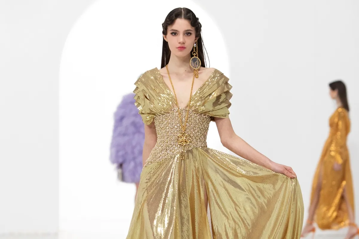 فساتين سهرة فاخرة من عروض الأزياء الراقية