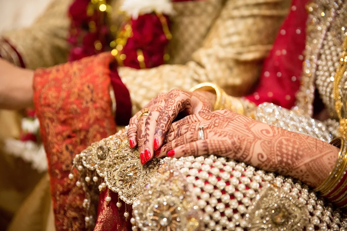 الحناء باللون الأحمر 