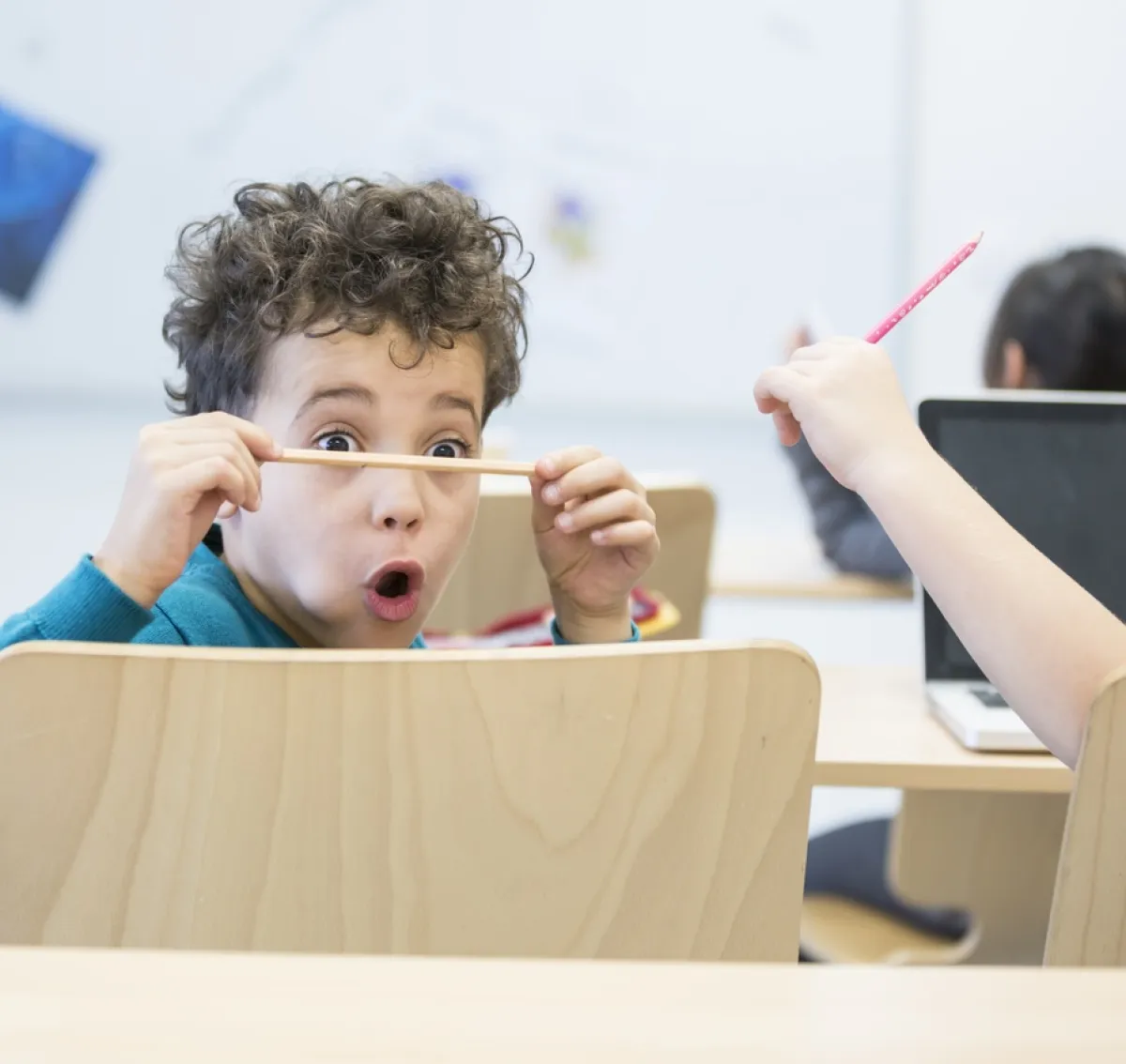 صرة طفل مشتت الانتباه