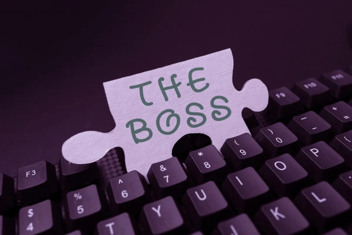 طريقة التعامل مع المديرة المتسلّطة