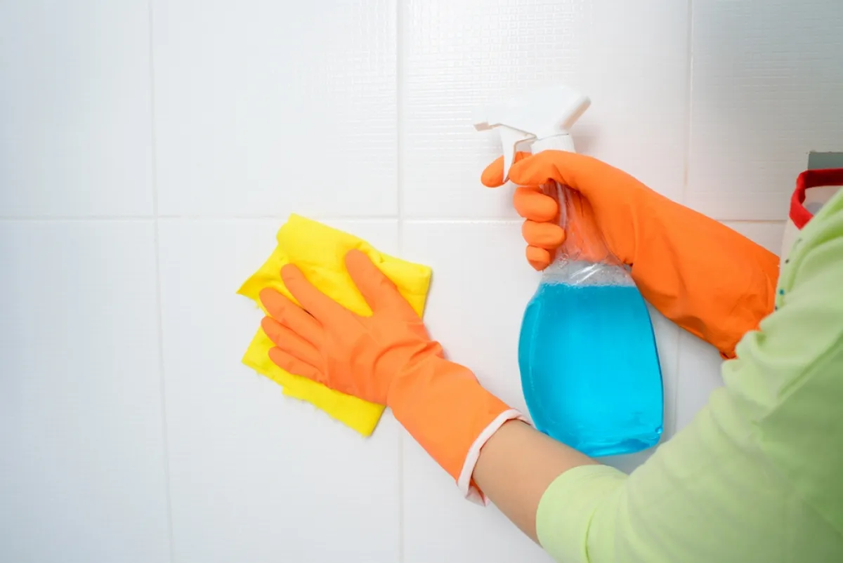 كيف أجعل السيراميك نظيفًا ولمّاعًا؟