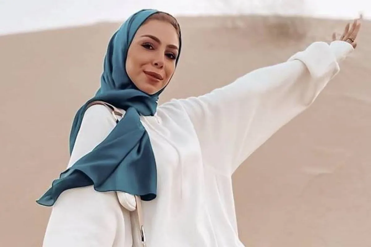 تسنيم ابو سيدو بحجاب اخضر مع الازياء الكاجوال