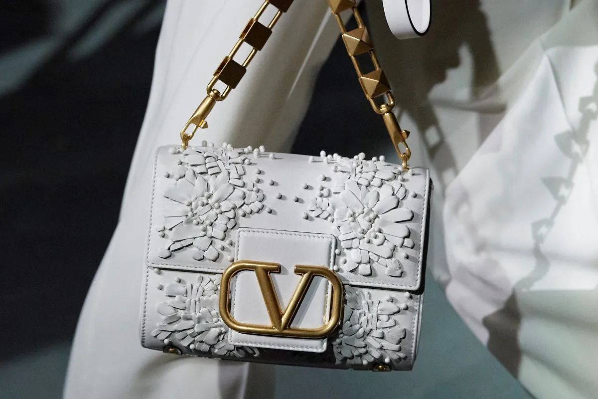 حقيبة باللون الأبيض من فالنتينو Valentino