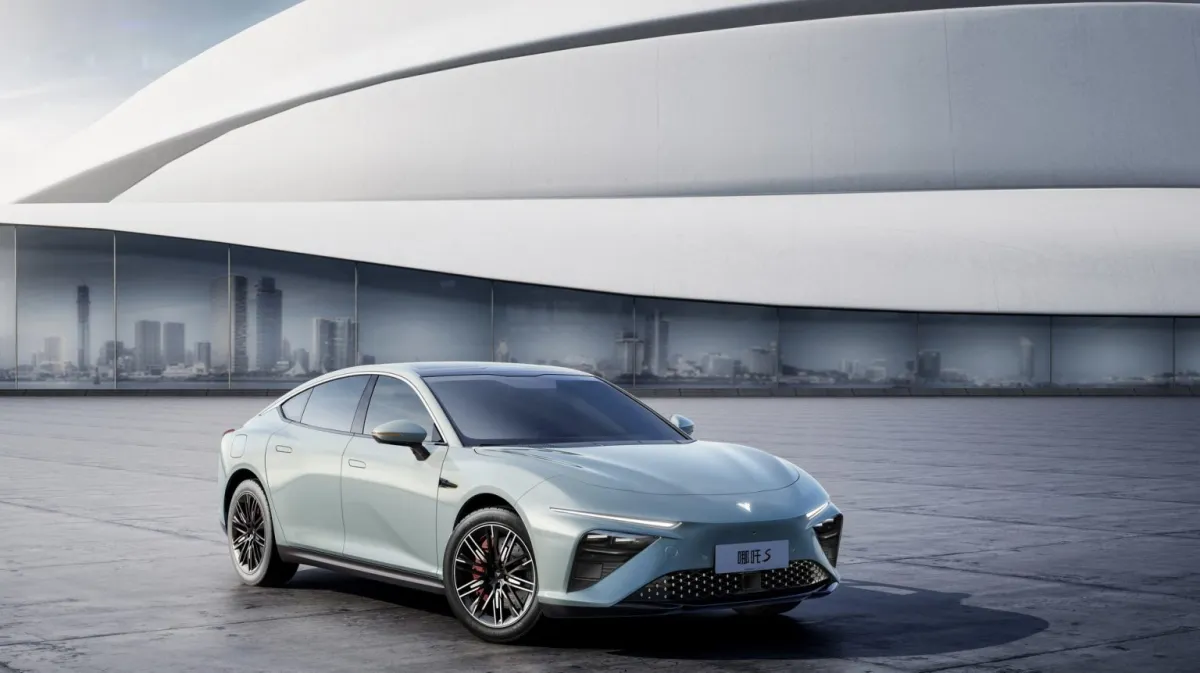 سيارة نزها اس أحدث الطرازات الصينية الكهربائية بالكامل