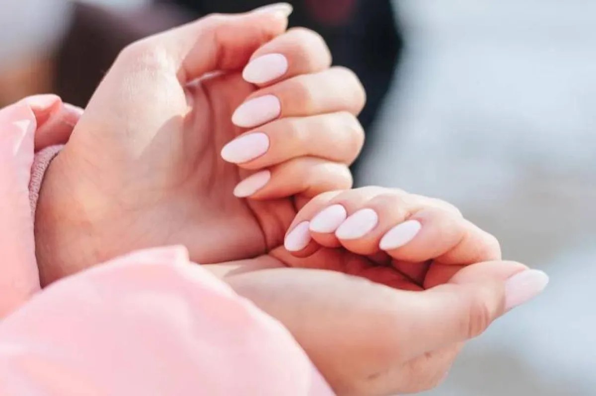 مناكير وردي فاتح