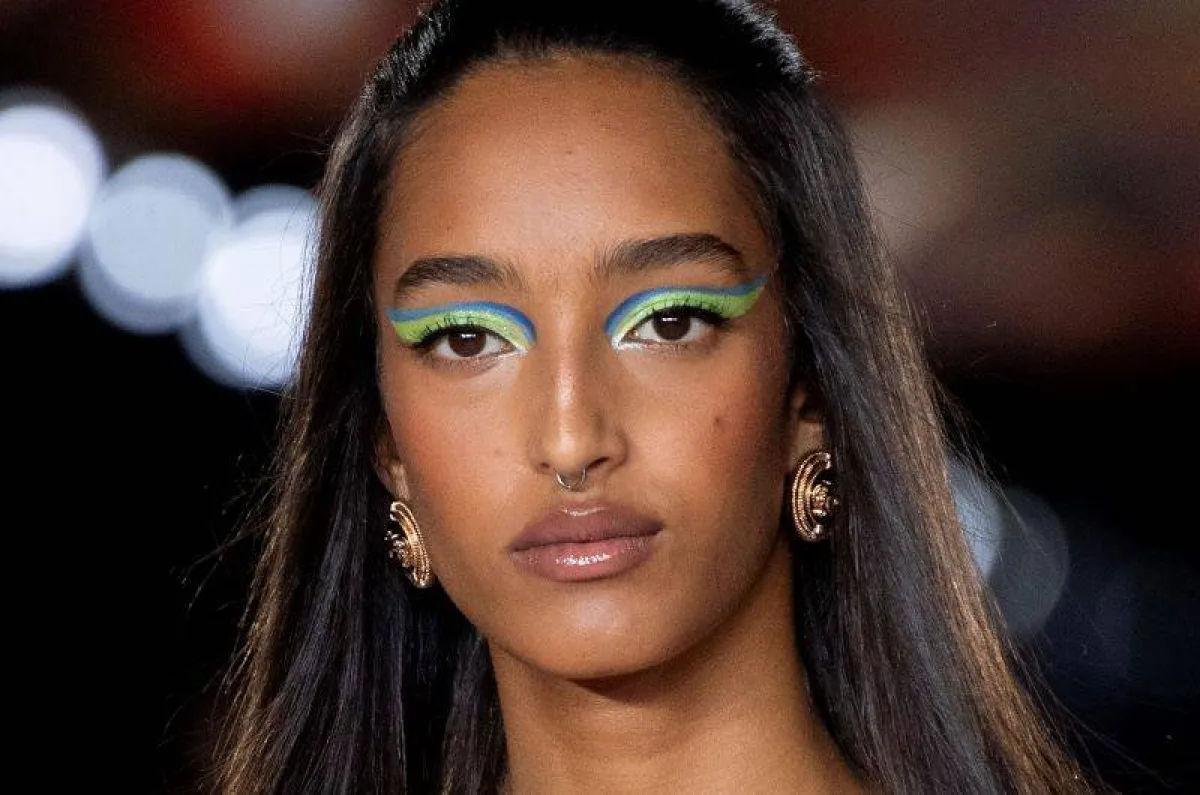 مكياج عيون بأسلوب غرافيكي 