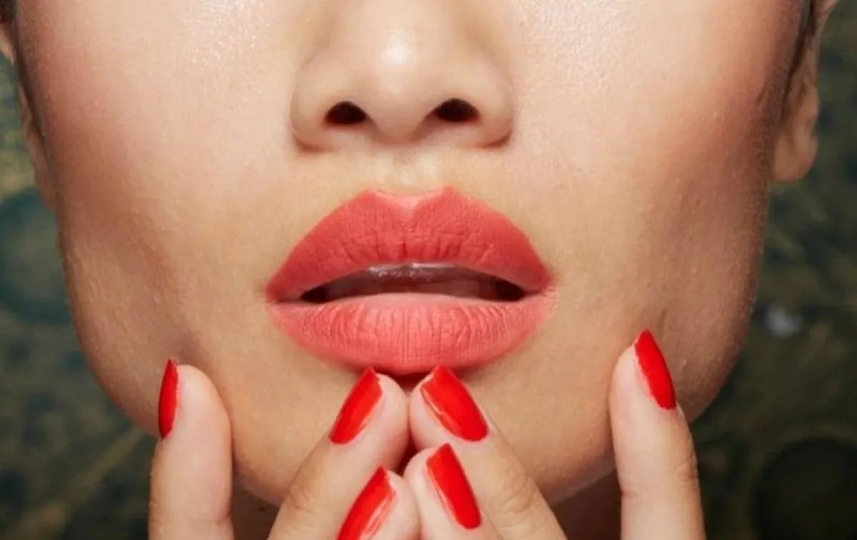 صيحة ألوان أحمر الشفاه