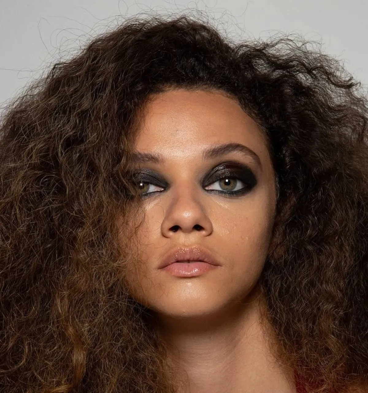 مكياج عيون سموكي لافت