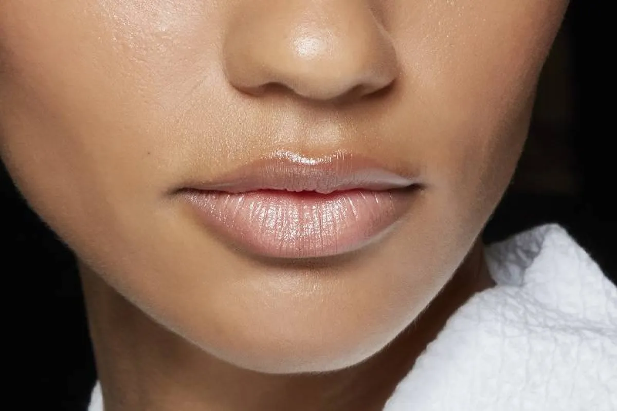 صيحة ألوان أحمر الشفاه