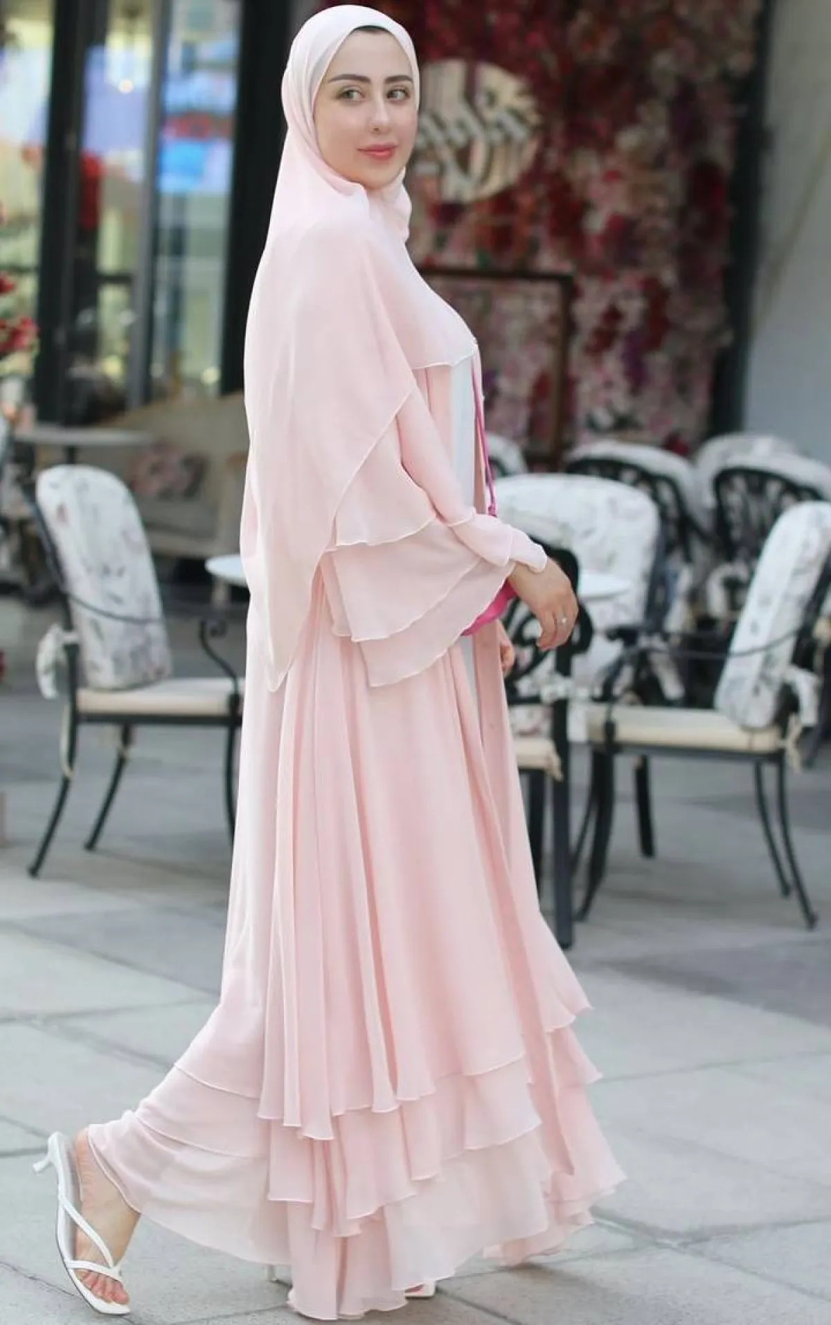 تنسيق الكعب والفستان بلون واحد