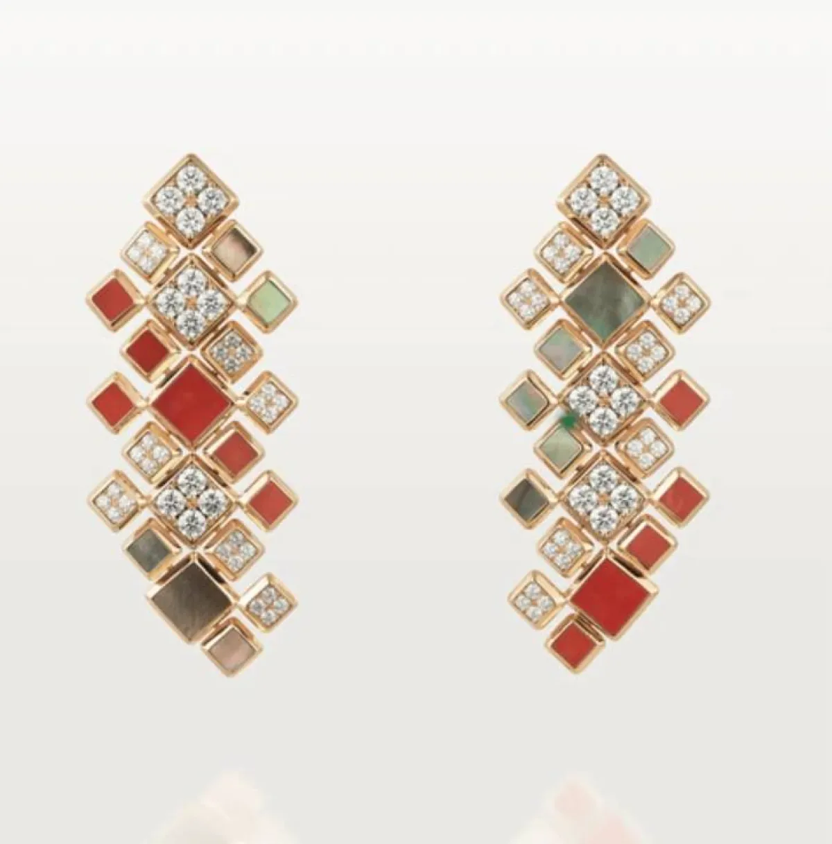 أقراط من مجموعة سور ناتوريل لدار كارتييه Cartier