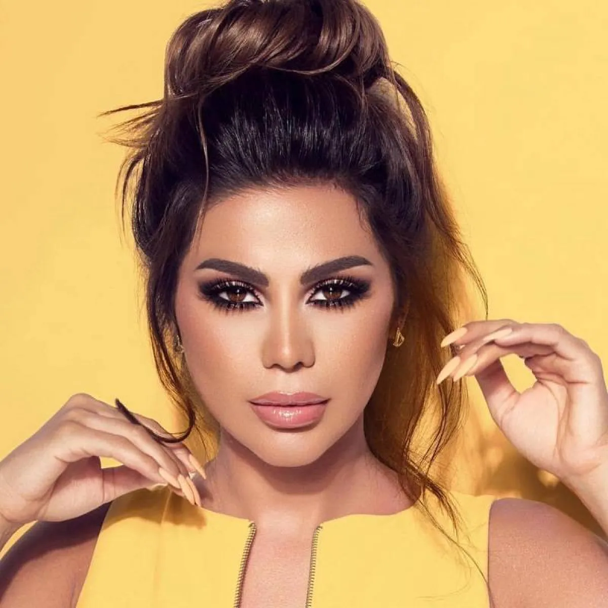 تسريحة شعر طويل مرفوعة