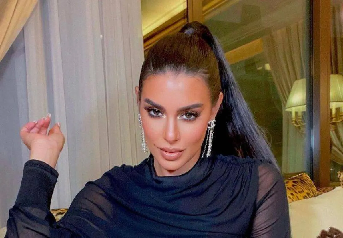 تسريحات شعر طويل بأسلوب ذيل الحصان