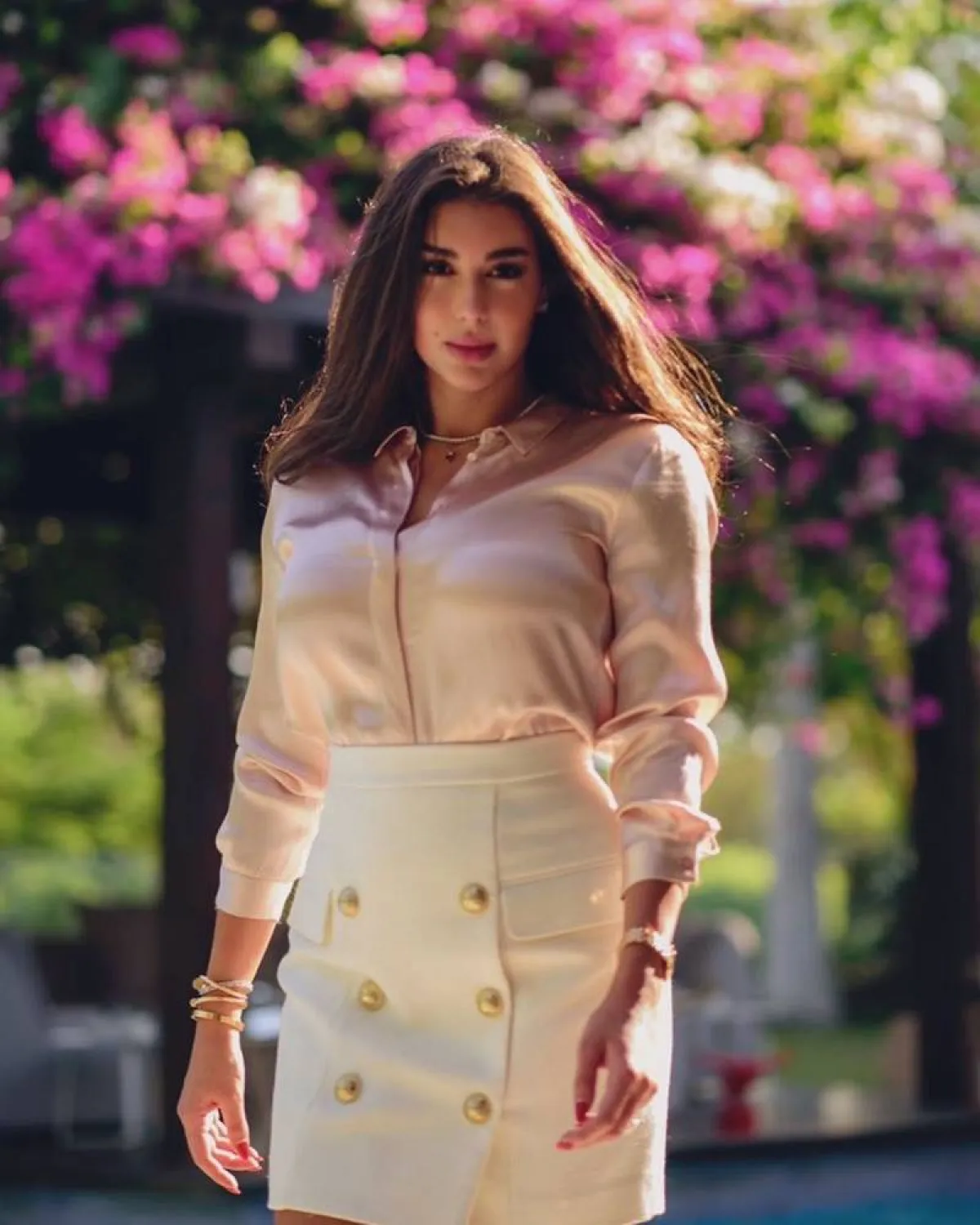 تنسيق التنورة مع القميص من وحي النجمات