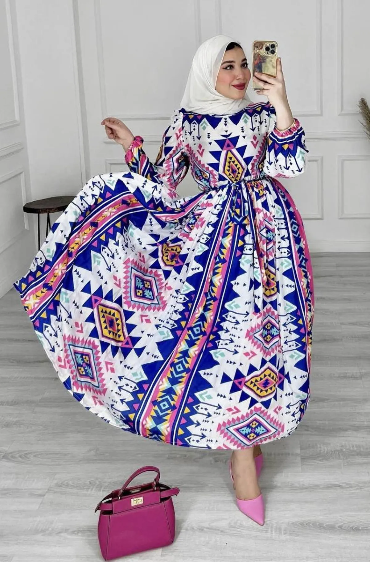 فستان بأشكال هندسية