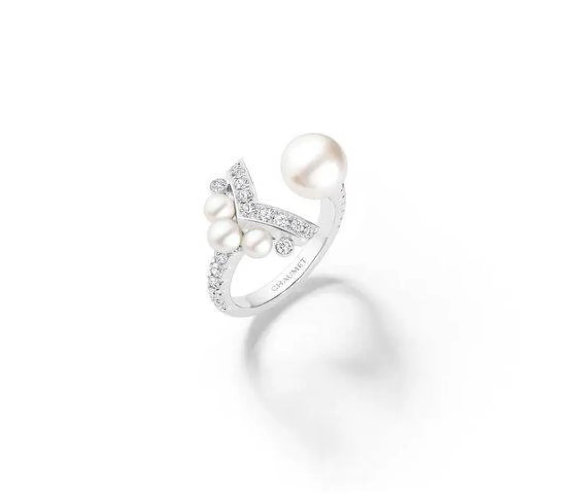 خاتم مفتوح مرصع باللؤلؤ من شوميه Chaumet