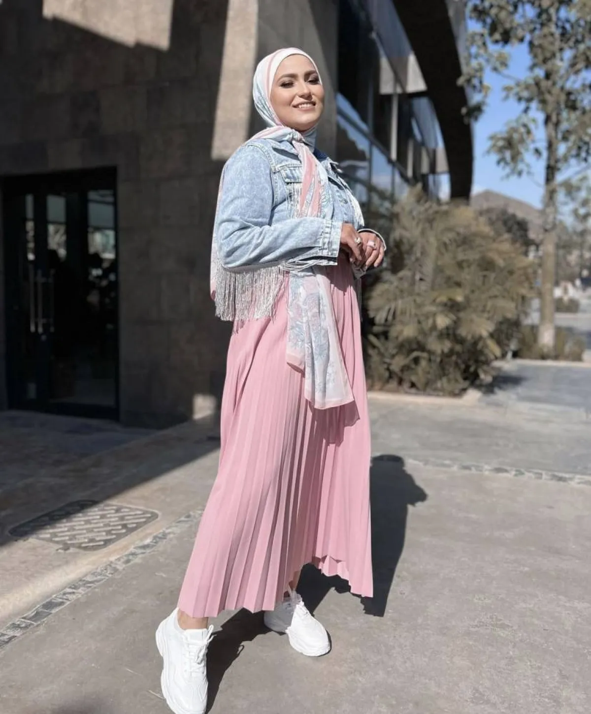التنورة والجينز